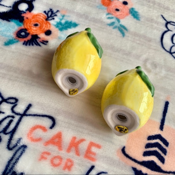 1 LEFT! ๐ Yellow Lemon Salt & Pepper Shakers ๐ - Picture 7 of 7